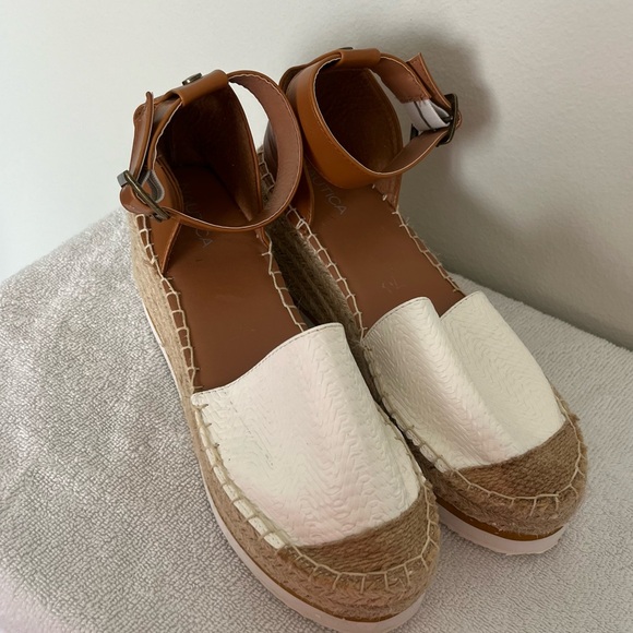 NÁUTICA- Espadrilles In Tan and White with Platform Heel Sandals in Size 7.5 - Picture 3 of 7